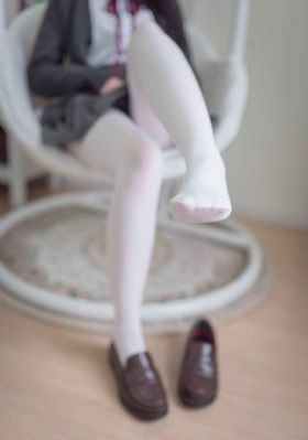 电视剧年轻的女人低血糖晕到了_720免费在线观看